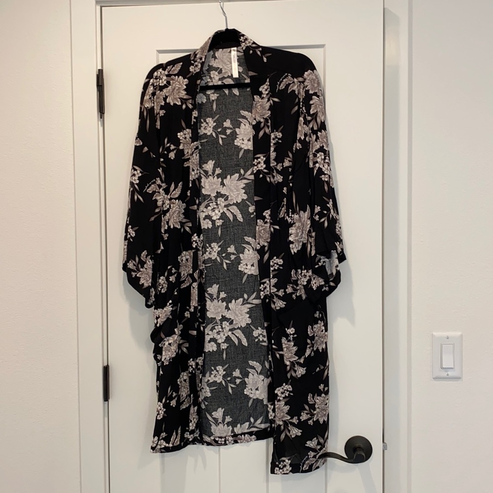 NWOT Spiritual Gangster Floral Kimono Wrap